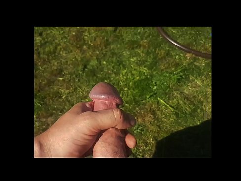 ❤️ Hot hottie gets iyang pink puki fucked ug cums sa usa ka squirt sa usa ka ting-init nga tanaman ❌ Fuck video sa amon
